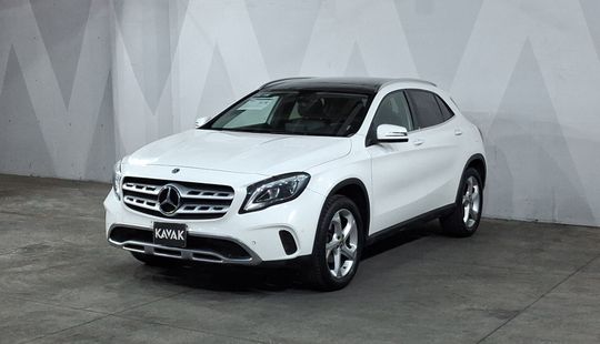 Mercedes Benz • Clase GLA