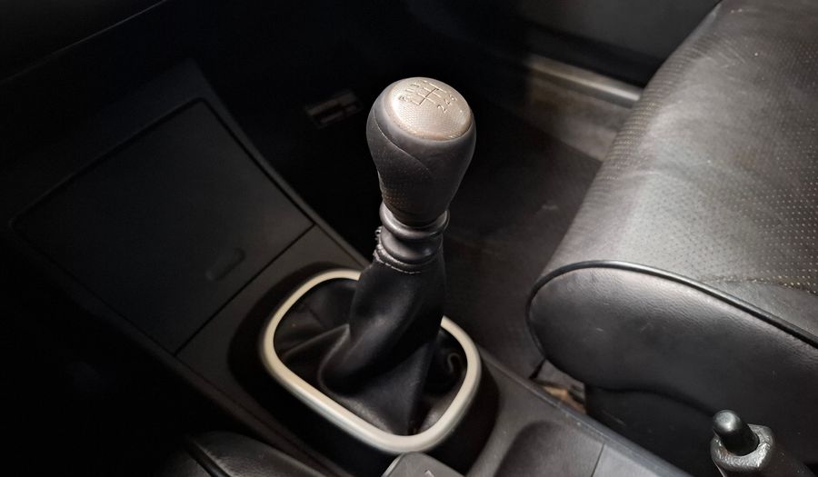 Nissan Tiida 1.8 TEKNA Hatchback 2011