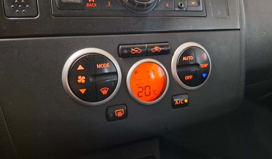 Nissan Tiida 1.8 TEKNA Hatchback 2011