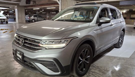 Volkswagen • Tiguan