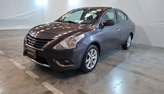 Nissan • Versa