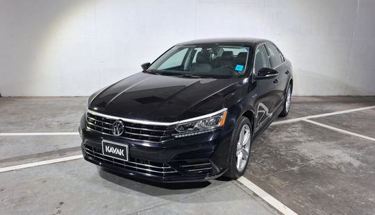 Volkswagen • Passat