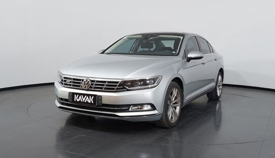 Volkswagen • Passat