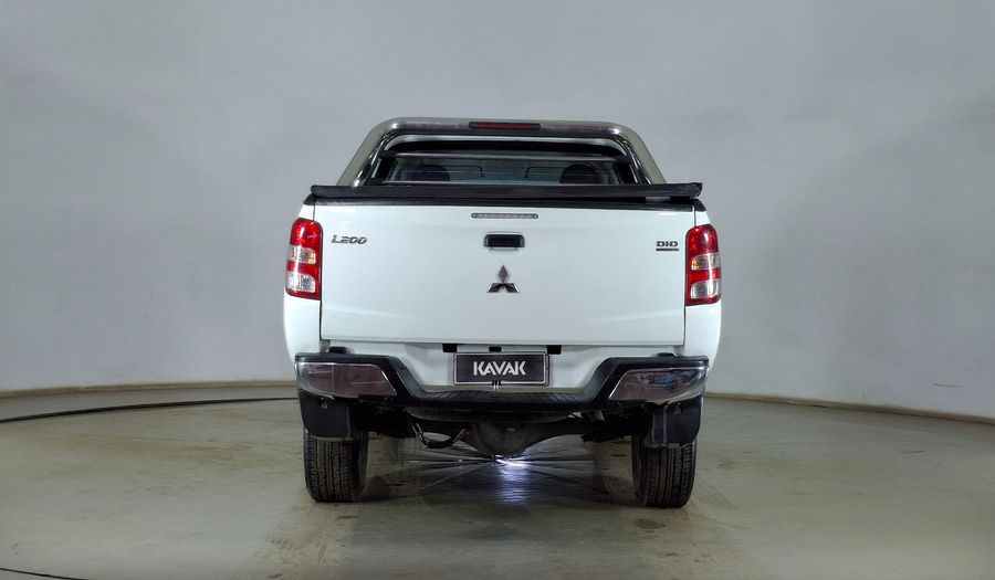 Mitsubishi L200 2.4 TD WORK DC CR Pickup 2017