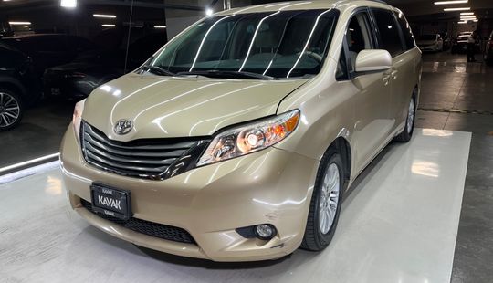 Toyota • Sienna