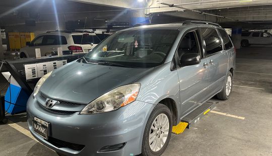 Toyota • Sienna