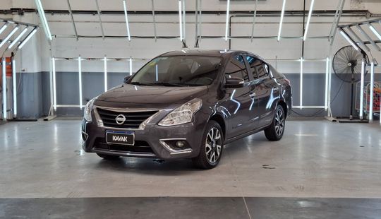 Nissan • Versa
