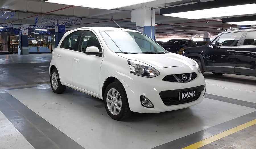 Nissan March 1.6 SV Hatchback 2016