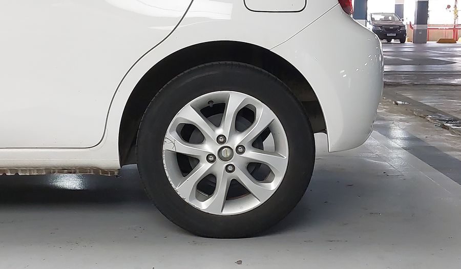 Nissan March 1.6 SV Hatchback 2016