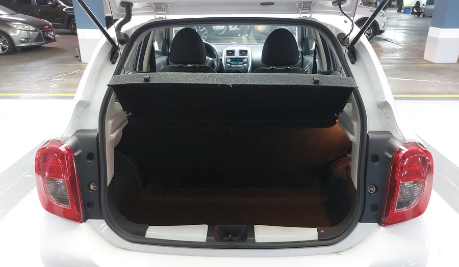 Nissan March 1.6 SV Hatchback 2016