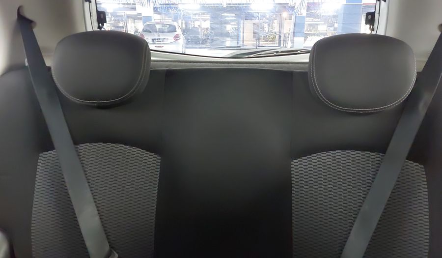 Nissan March 1.6 SV Hatchback 2016