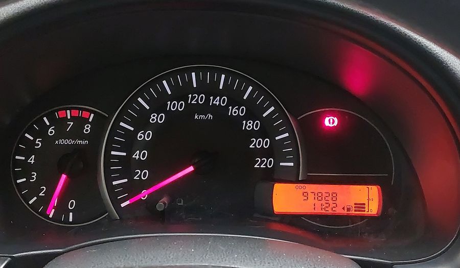 Nissan March 1.6 SV Hatchback 2016