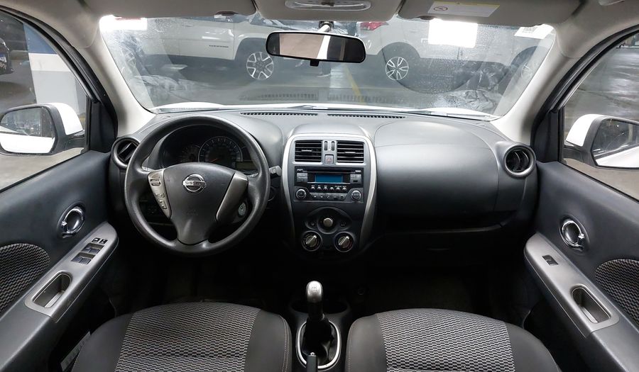 Nissan March 1.6 SV Hatchback 2016