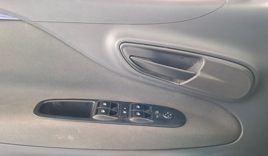 Fiat Punto 1.4 ATTRACTIVE 5P Hatchback 2014