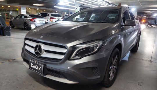 Mercedes Benz • Clase GLA