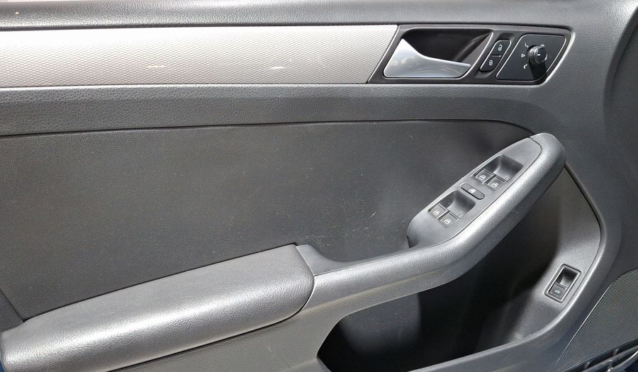 Volkswagen Jetta 2.5 SPORTLINE TIP. Sedan 2016