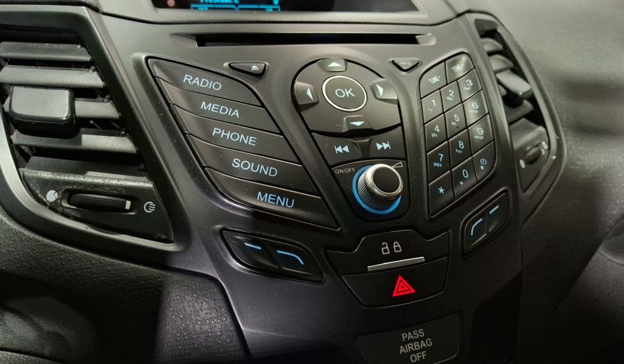 Ford Fiesta 1.6 SE MT Hatchback 2016