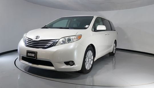 Toyota • Sienna