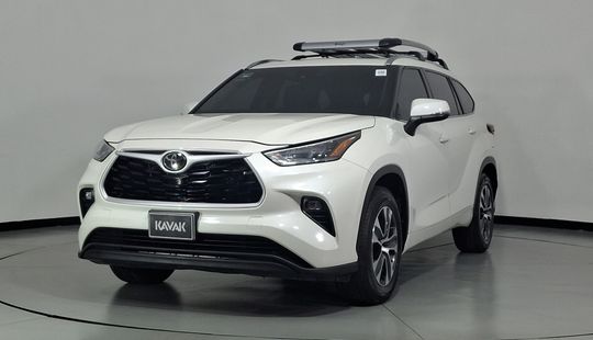 Toyota • Highlander