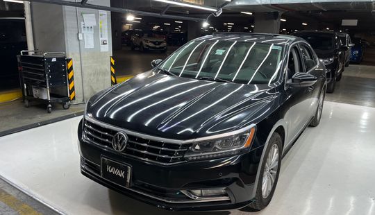 Volkswagen • Passat