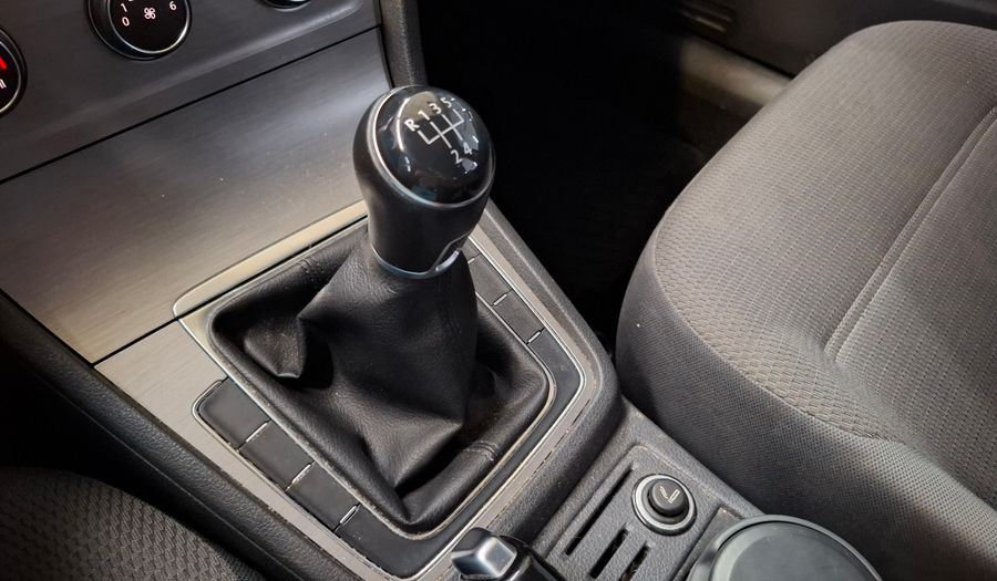 Volkswagen Golf 1.6 MPI TRENDLINE Hatchback 2017