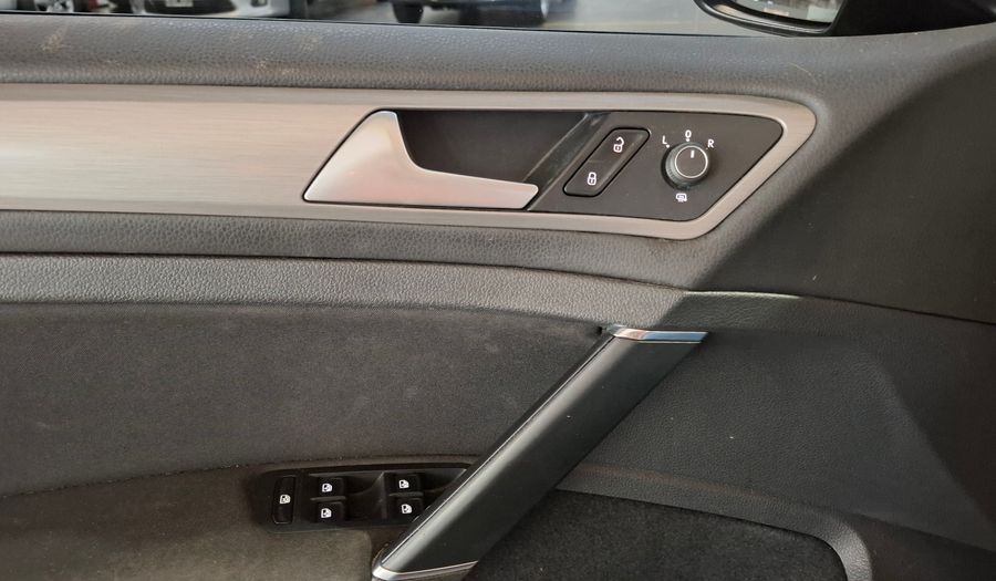 Volkswagen Golf 1.6 MPI TRENDLINE Hatchback 2017