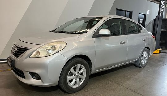 Nissan • Versa