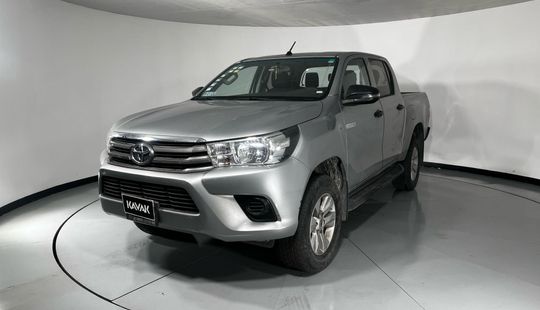 Toyota • Hilux