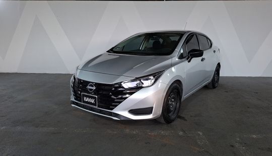 Nissan • Versa