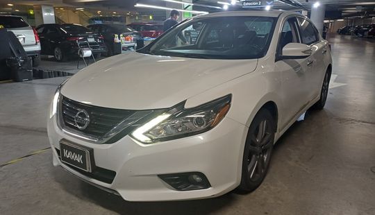 Nissan • Altima