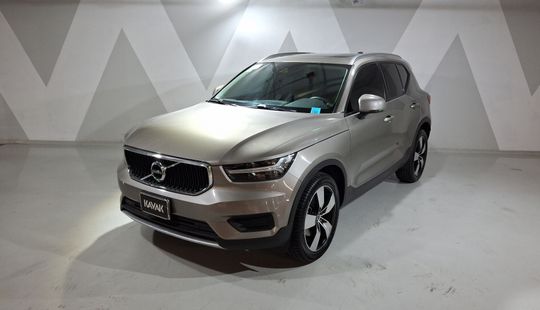 Volvo • XC40