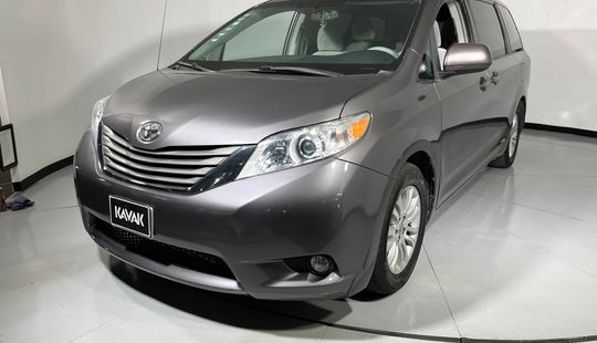 Toyota • Sienna