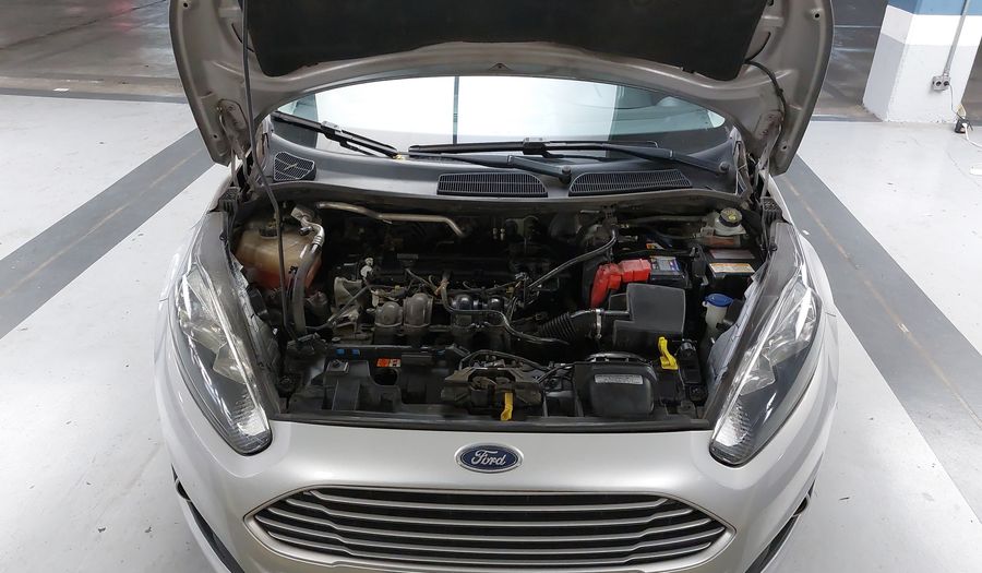 Ford Fiesta 1.6 SEL Hatchback 2017