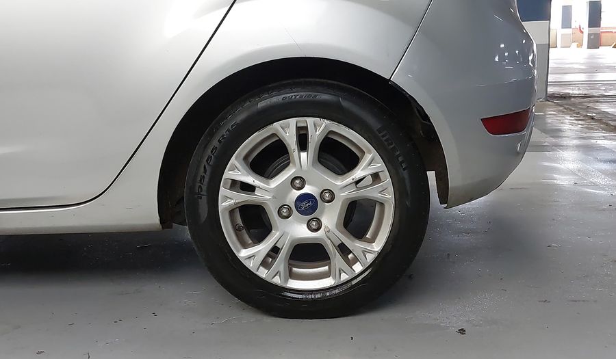 Ford Fiesta 1.6 SEL Hatchback 2017