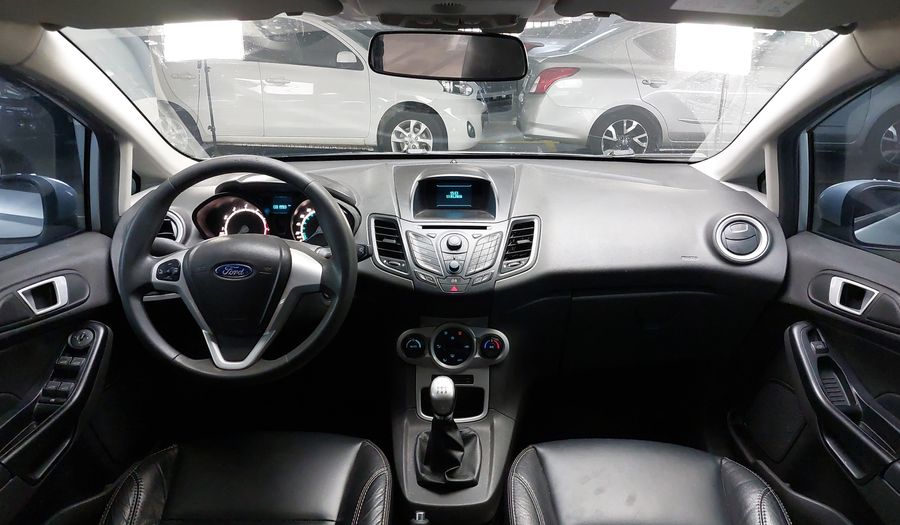 Ford Fiesta 1.6 SEL Hatchback 2017