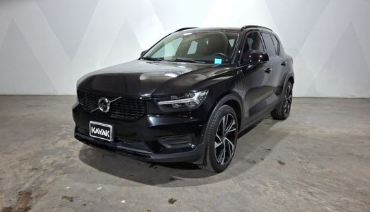 Volvo • XC40