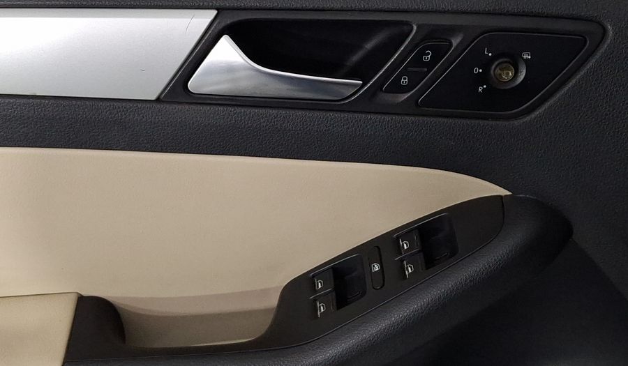 Volkswagen Jetta 2.5 SPORT BOLSA PAQWELT TECHO TIPTRONIC Sedan 2013