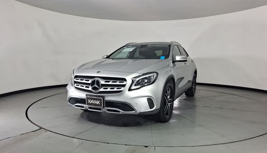 Mercedes Benz • Clase GLA