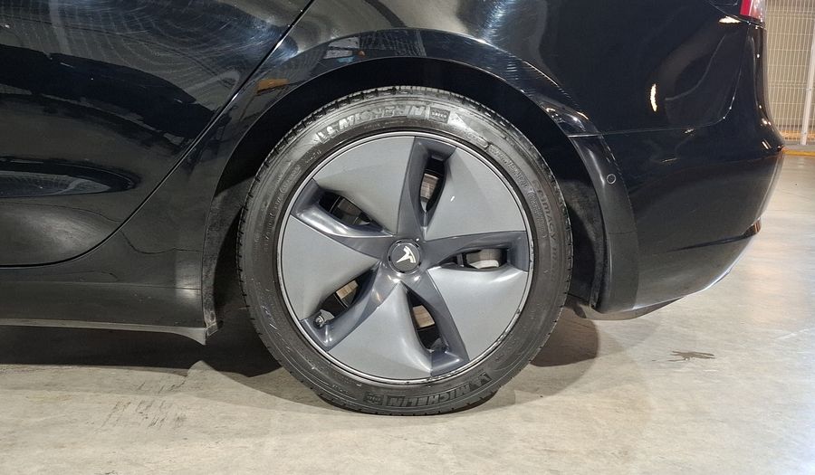 Tesla Model 3 STANDARD RANGE PLUS Sedan 2020