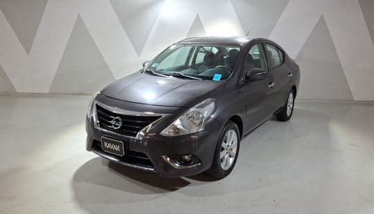 Nissan • Versa
