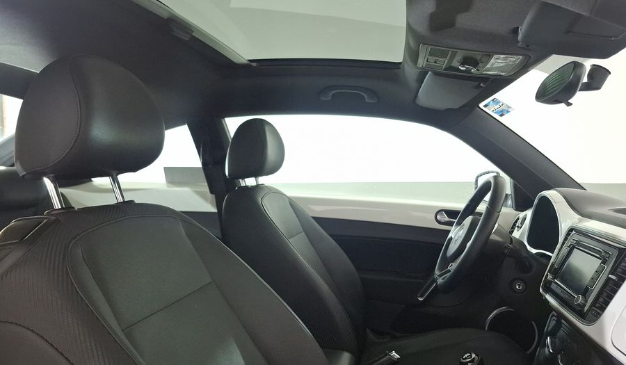 Volkswagen Beetle 2.5 SPORT MT Hatchback 2013