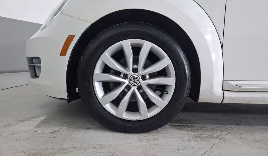 Volkswagen Beetle 2.5 SPORT MT Hatchback 2013