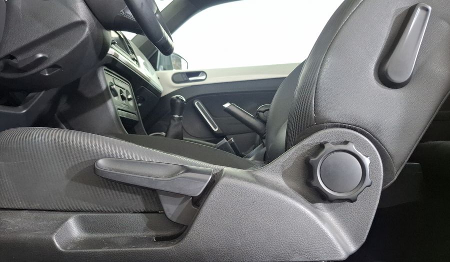 Volkswagen Beetle 2.5 SPORT MT Hatchback 2013