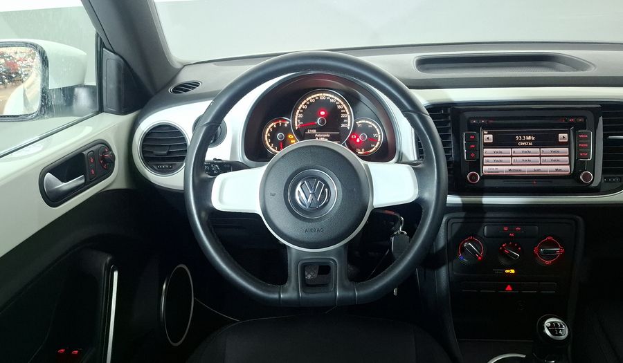 Volkswagen Beetle 2.5 SPORT MT Hatchback 2013