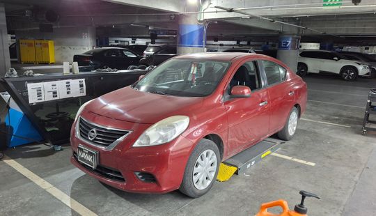 Nissan • Versa