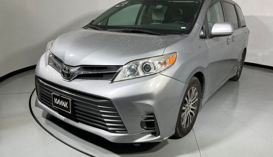 Toyota • Sienna