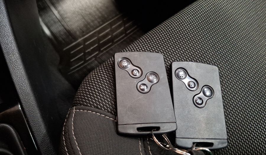 Renault Clio 1.2 EXPRESSION RED Hatchback 2017