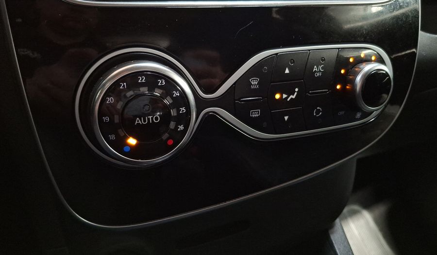 Renault Clio 1.2 EXPRESSION RED Hatchback 2017