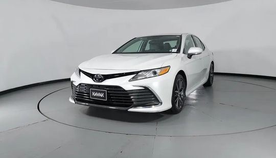 Toyota • Camry