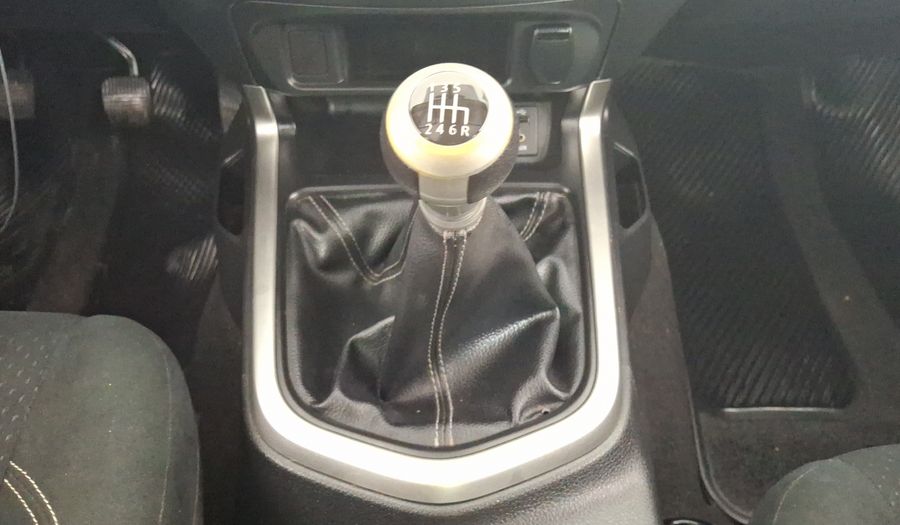 Nissan Np300 2.5 LE TM AC Pickup 2016